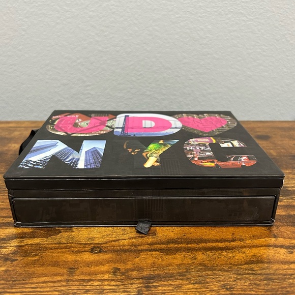 Urban Decay Book of Shadows UD ❤️ NYC Collector’s Edition Palette Vintage - Picture 3 of 14